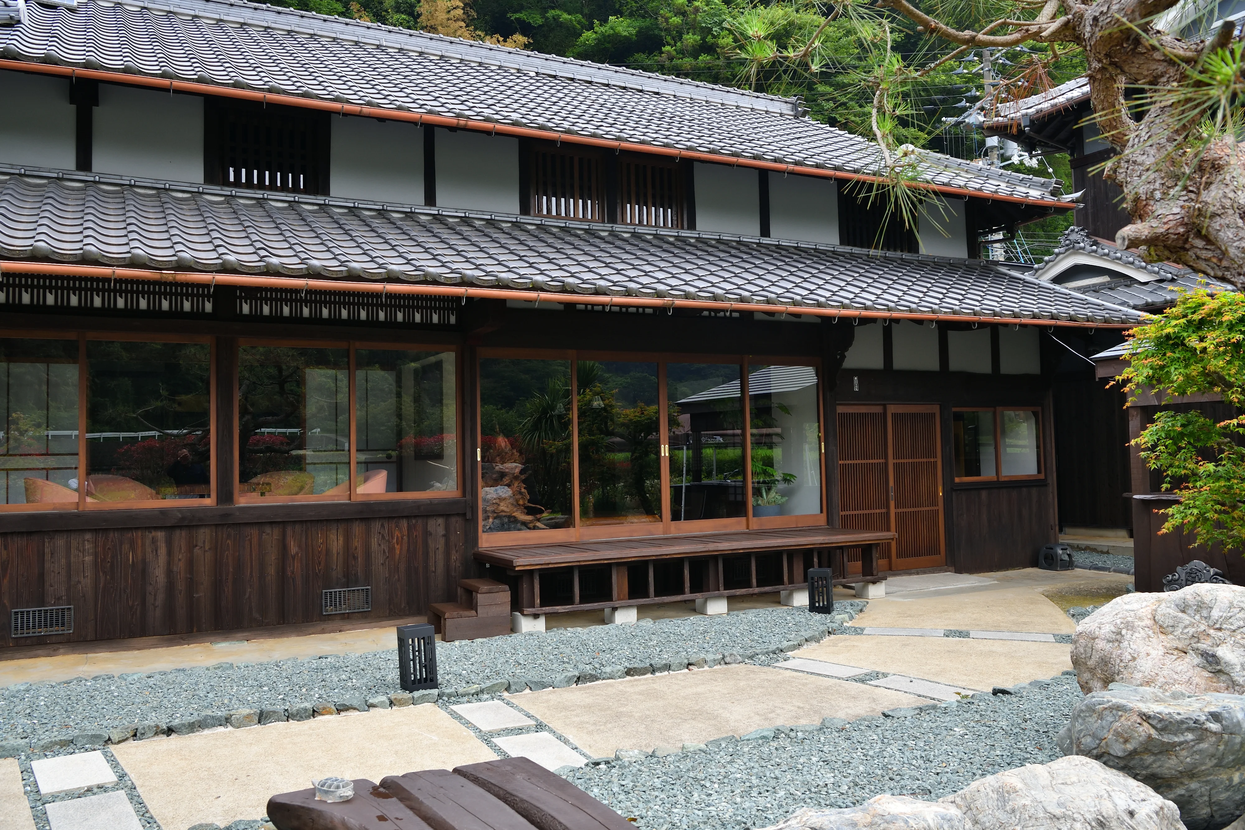 写真：本館（外観）