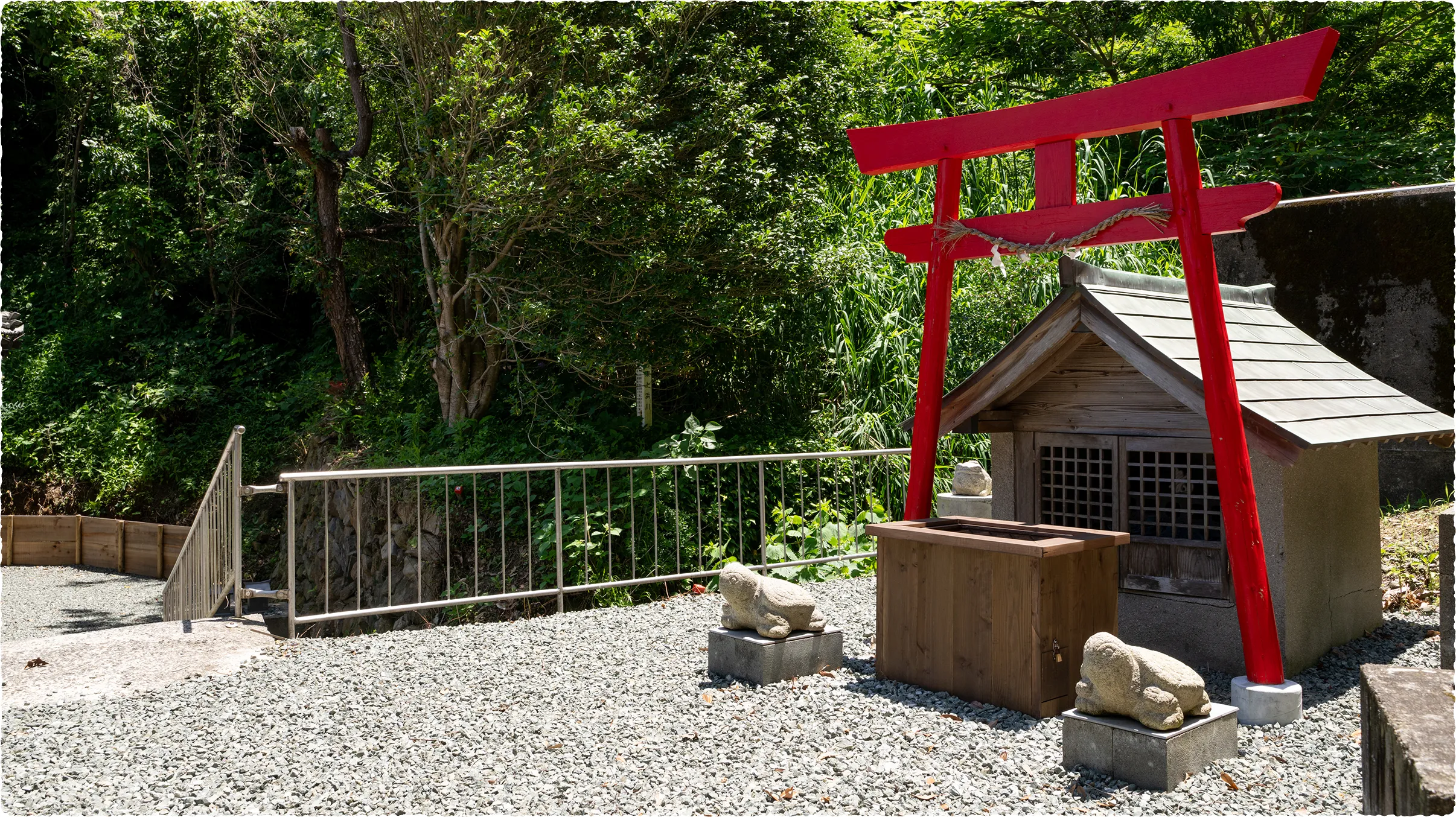 写真:下灘住宅別館　神社